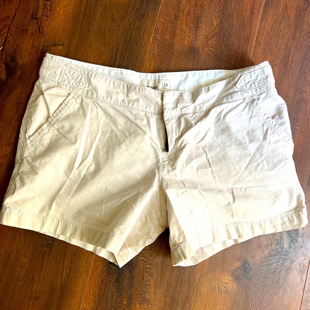 Women’s size 14 old navy khaki shorts